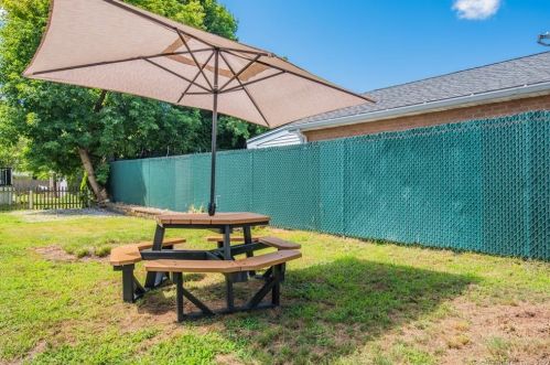 316 Monroe St, New Britain CT 06052-1628 exterior