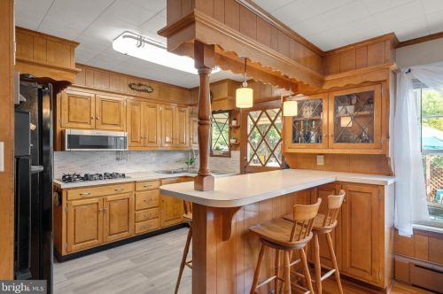 744 New Holland Ave, Lancaster PA 17602-2136 exterior