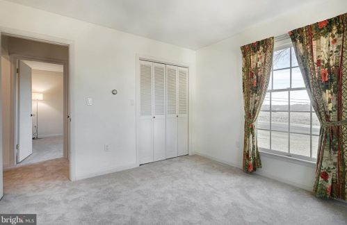 869 Fairview Dr, Hanover PA 17331-9747 exterior