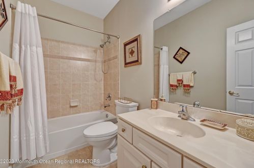 17 Spencer Dr, Jackson Twp NJ  08527-4389 exterior