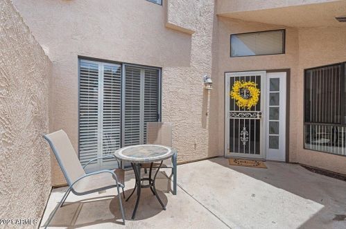 26 Betty Elyse Ln, Phoenix, AZ 85022-3090