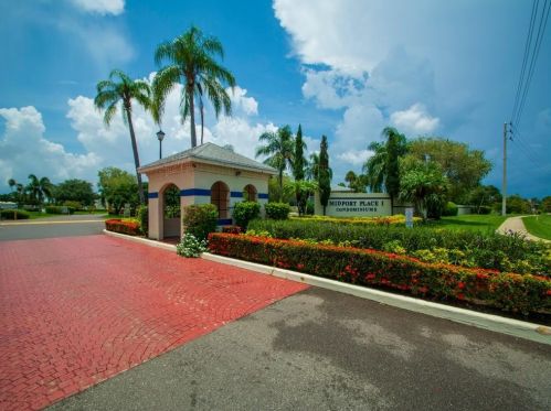 1512 Royal Green Cir, Fort Pierce FL  34952-7624 exterior