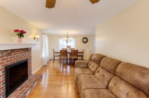 9 Quaker Rd, Worcester MA 01602-2298 exterior