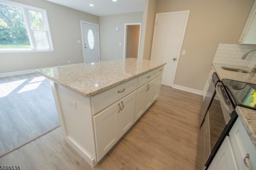 451 River Rd, Rahway NJ  07065-4203 exterior