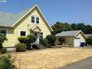 808 102nd Ave, Portland, OR 97216-2815