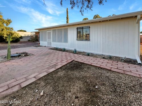 1822 Camino Seco, Tucson AZ  85710-7241 exterior