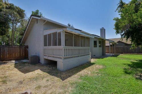 2103 Bristol Park Cir, Turlock CA  95382-2965 exterior