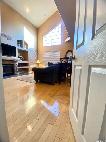 9450 Meckailee Cv, Sandy UT 84070 exterior