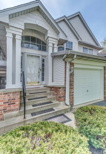 54 Bay Dr, Itasca, IL 60143-1280