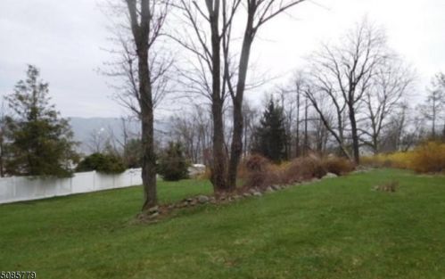 61 Edsall Dr, Wantage, NJ 07461