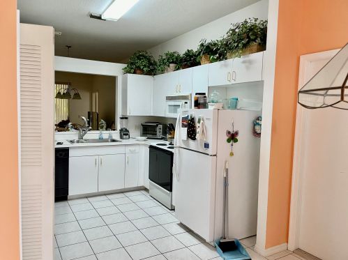 550 Cortina Ln, Fort Pierce, FL 34986-1742