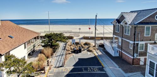 9 Danby Pl, Point Pleasant Beach NJ  08742-5621 exterior