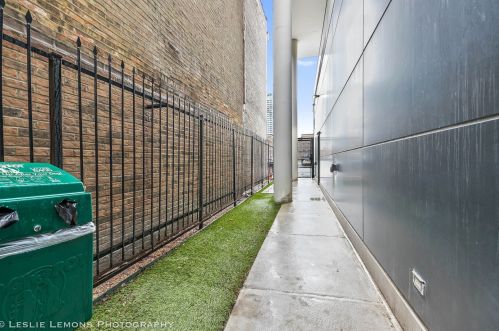 1720 Michigan Ave, Chicago IL  60616-1465 exterior