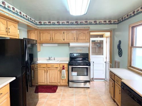 8022 Holt Ave, Milwaukee, WI 53219-3846