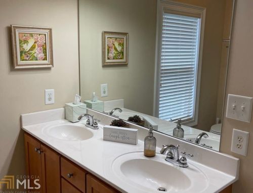 6436 Chariot St, Atlanta GA 30328-4298 exterior