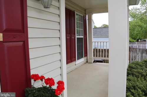 102 Foxtrap Dr, Glen Burnie, MD 21061-6338