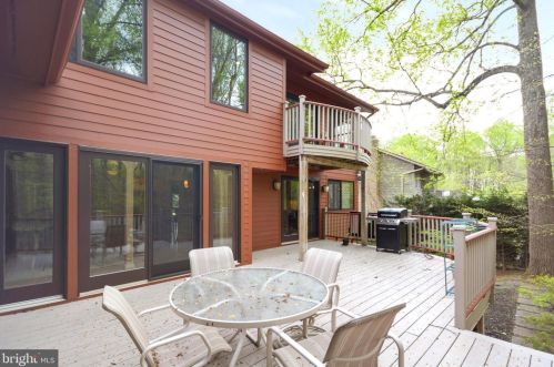 16 Arlive Ct, Rockville MD 20854-2978 exterior