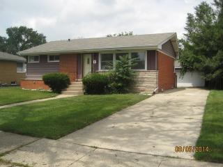 4921 Sunnyside Dr, Hillside, IL 60162-1031