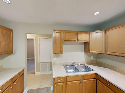 1721 Comanche Ave, Tampa FL  33603-1105 exterior