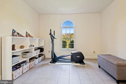 18101 Hayloft Dr, Rockville MD 20855-1667 exterior