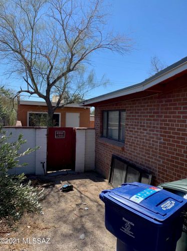 832 Glenn St, Tucson AZ 85705-4120 exterior