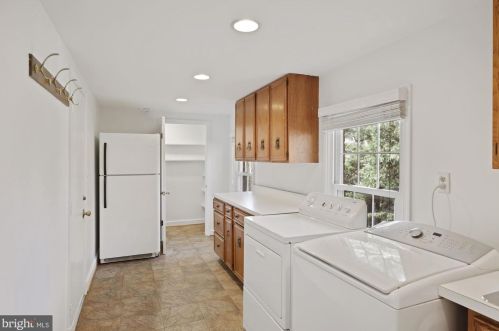 1539 Blue Meadow Rd, Rockville MD 20854-2622 exterior