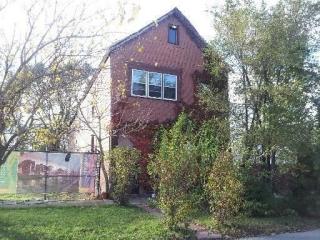 8538 Green Bay Ave, Chicago IL  60617-2662 exterior