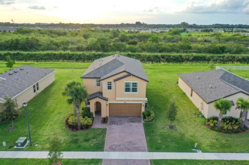 926 Bent Creek Dr, Fort Pierce FL  34947-1330 exterior