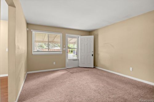 5312 Monroe St, Dearborn Heights MI  48125-2527 exterior