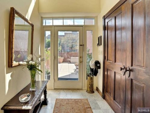 315 Livingston Ct, Edgewater NJ 07020-1639 exterior