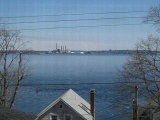 71 King Philip Ave, Bristol, RI 02809-4328