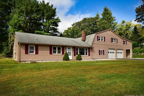 28 Bayberry Rd, Manchester, CT 06043-7618