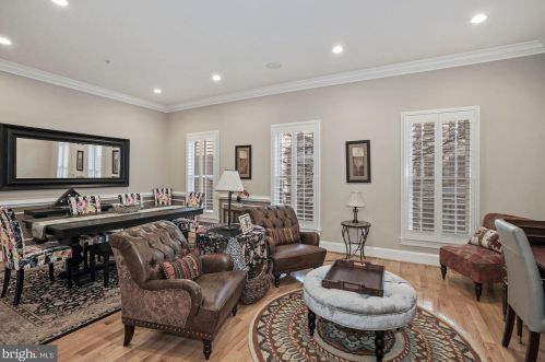 720 Bracey Ln, Alexandria VA  22314-6245 exterior