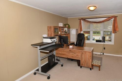 523 Taylor St, Vernon CT 06066-5231 exterior