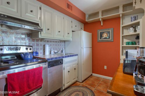 1021 Msn Twin Buttes Rd, Green Valley AZ 85622-8320 exterior