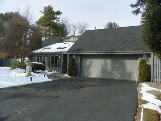 2 Thomas Ln, Cranston, RI 02921-2210