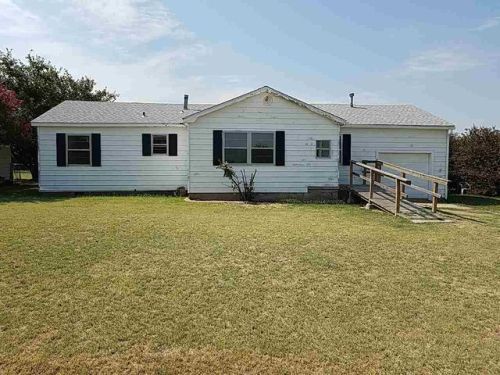 906 Charlois, Indiahoma, OK 73552-5001