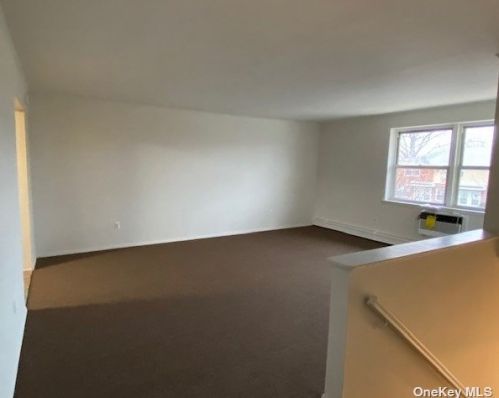 100 Mayfield Ln, Valley Stream NY  11580-1629 exterior