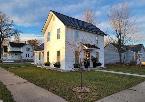 501 Ogemaw St, Grayling MI  49738-1525 exterior