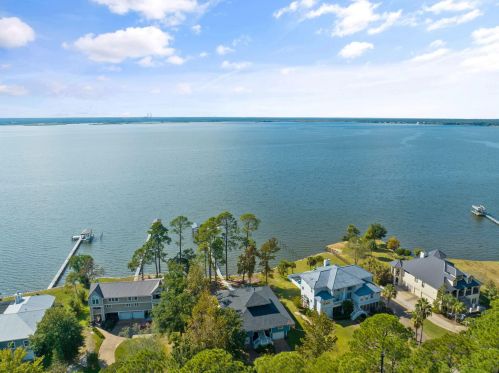 4532 Bayside Dr, Milton FL  32583-8422 exterior