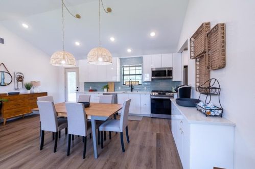 6920 Bryn Mawr Dr, Austin TX  78723-2206 exterior