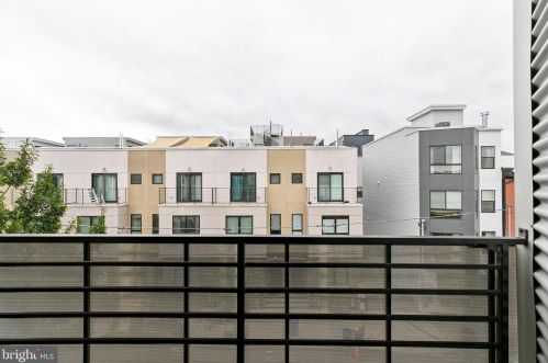 1324 Howard St, Philadelphia PA 19122-2445 exterior