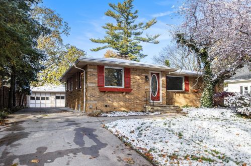 1227 Parkhurst Ave, Grand Rapids, MI 49504-2643