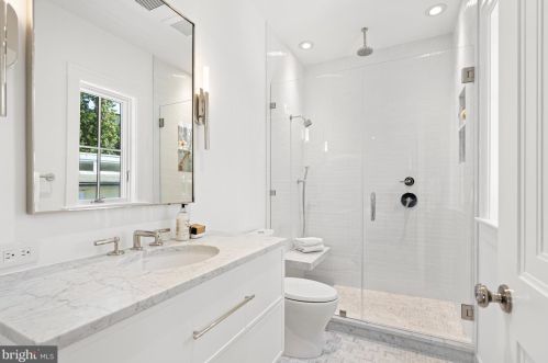 4526 Hawthorne St, Washington DC 20016-3570 exterior