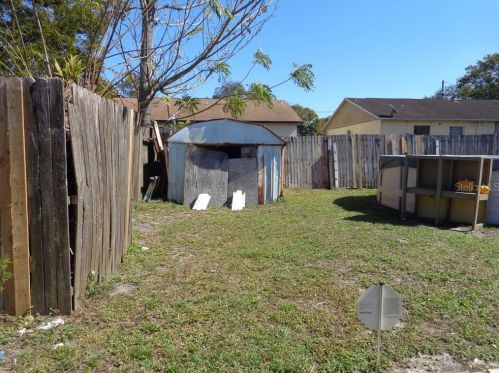 9807 11 St, Tampa FL 33612-8150 exterior