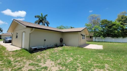109 Kirtland Dr, Naples FL  34110-1315 exterior