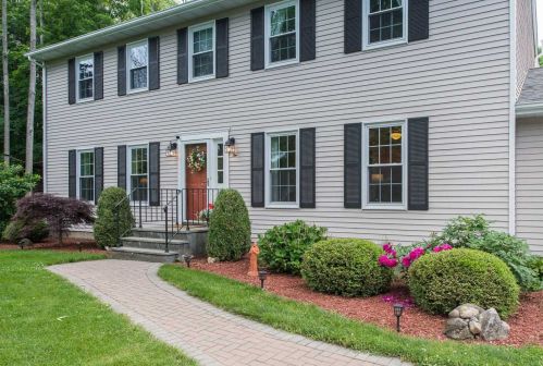 2 Sterling Pl, Poughkeepsie, NY 12603-6043