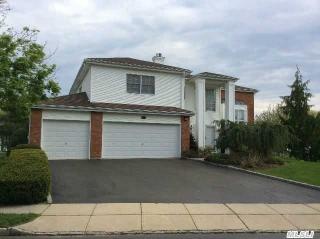 173 Country Club Dr, Commack, NY 11725-4460