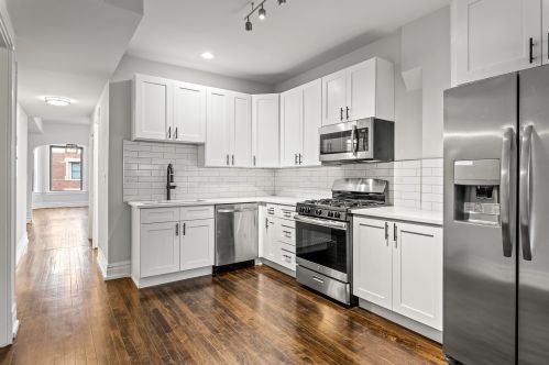 3142 Diversey Ave, Chicago IL 60647-1558 exterior