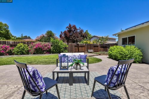 3711 Sierrawood Ct, Concord CA 94519-1423 exterior